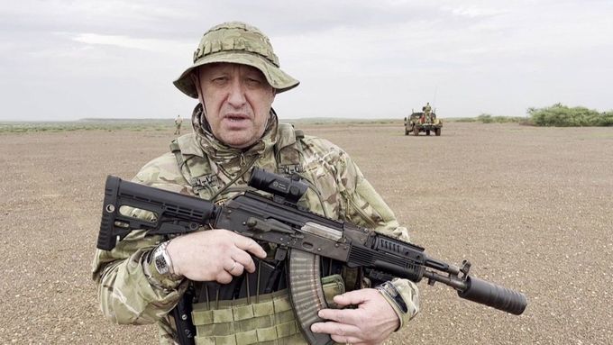 Bývalý šéf ruské militární skupiny Jevgenij Prigožin v Africe krátce před svou smrtí, zemřel v srpnu 2023..