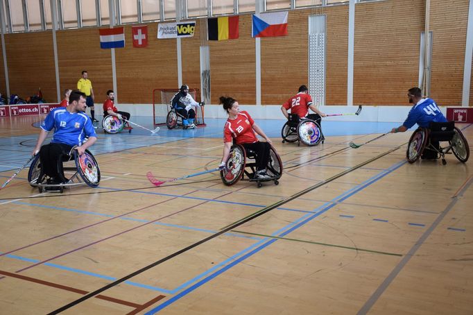 Zuzana Přibilová hraje florbal na vozíku v dresu Tatranu Střešovice a v reprezentaci nyní bojuje o nominaci na European Wheelchair Floorball Tour 2016.