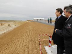 Sarkozy si prohlédl místa, na kterých již započaly přípravné práce.