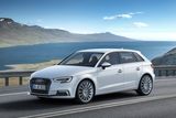 Audi A3 Sportback e-tron - Jeden z nejmenších plug-in hybridů na trhu se chlubí spotřebou 1,6 litru benzinu na 100 km. K dostání je od 995 900 Kč.