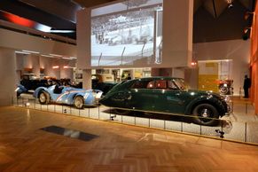 Britské muzeum ukazuje auta jako objekt, který změnil svět. Přivezlo Tatru 77 z Česka