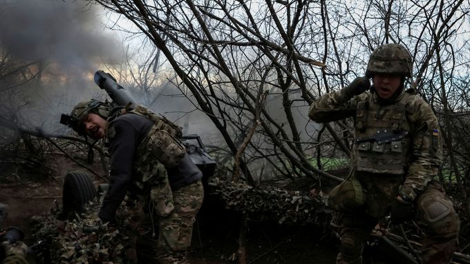 USA zrušily zákaz dodávek zbraní ukrajinské jednotce Azov, Moskva to kritizuje