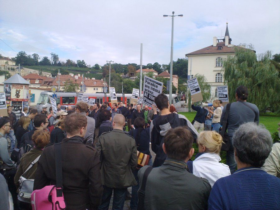 Demonstrace proti Romanu Jochovi