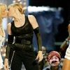 Madonna se líbá s Britney Spears, Rupesh v pozadí