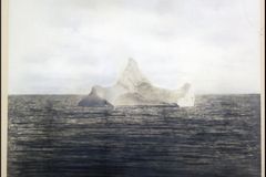 Fotografie ledovce, který "potopil" Titanic, jde do dražby. Prodat se může za 400 tisíc