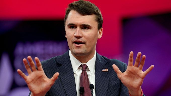 Charlie Kirk byl zastřelen.