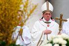 Papež František pokřtil ve Vatikánu 11 lidí, mezi nimi i Češku z Dětmarovic