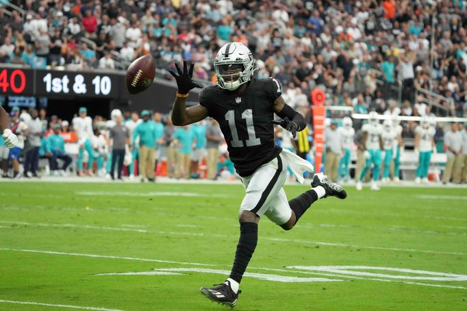 Henry Ruggs v dresu Las Vegas Raiders v utkání této sezony NFL proti Miami