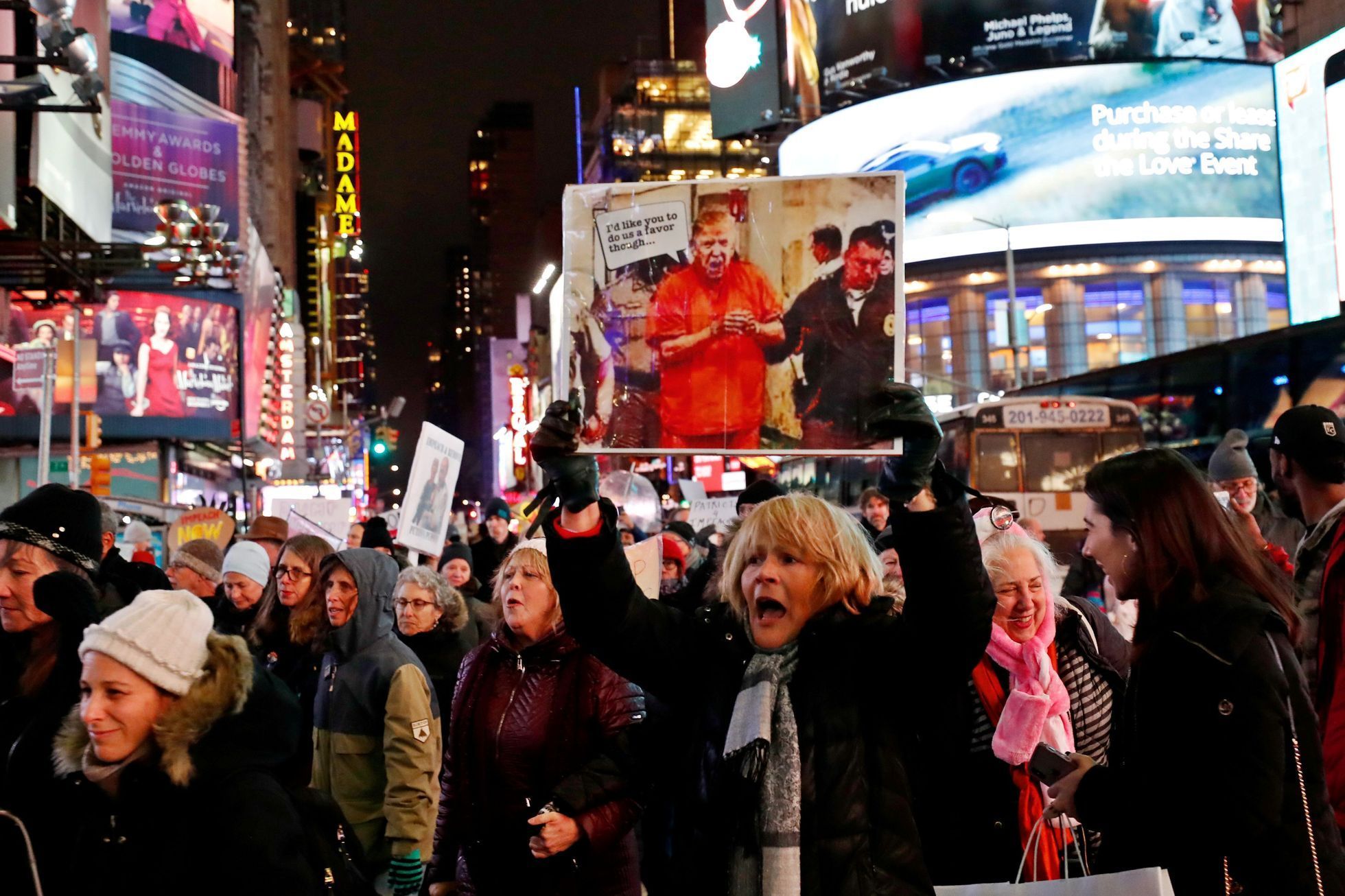 Demonstrace v New Yorku namířené proti Donaldu Trumpovi a podporující impeachment.