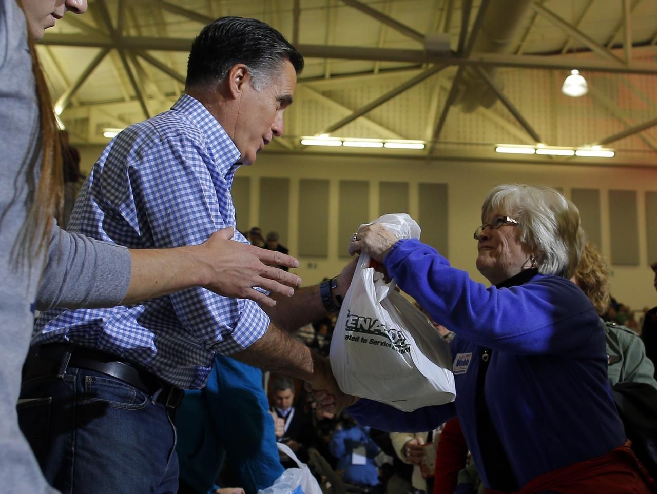 Obama, Romney a hurikán Sandy