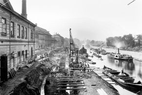Tenkrát v Karlíně. Historické fotografie čtvrti, kterou demolovaly války i povodně