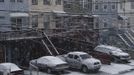 Cars are seen covered by snow during the arrival of Nor'easter, also known as a northeaster storm, in Jersey City, New Jersey, November 7, 2012. A wintry storm dropped snow on the Northeast and threatened to bring dangerous winds and flooding to a region still climbing out from the devastation of superstorm Sandy. REUTERS/Eduardo Munoz (UNITED STATES - Tags: ENVIRONMENT DISASTER) Published: Lis. 7, 2012, 10:39 odp.