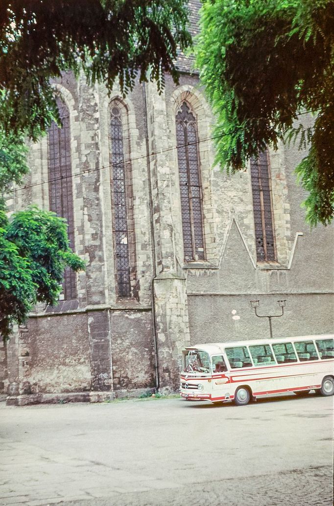 Starý klášterní kostel sto let po poslední rekonstrukci. Září 1965.