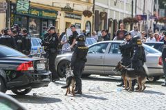 Squatteři obsadili dům v centru Prahy, vyvedla je policie
