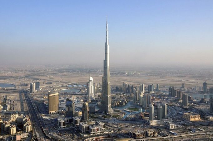 Nejvyšší stavba světa, mrakodrap Burj Dubai, se otevírá v pondělí 4. ledna 2010.