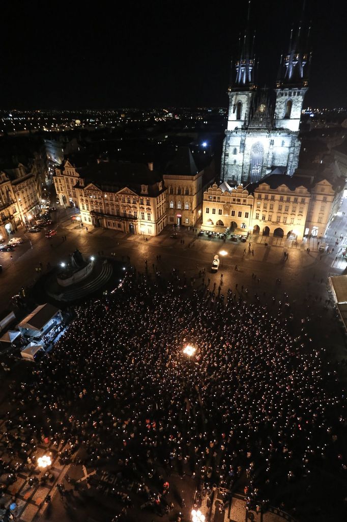 Uctění Jana Palacha na Václavském náměstí.