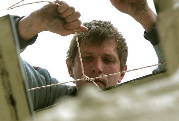 Martin Mynarič studuje fotografii. Vázání uzlů ve třetím patře mu také šlo velmi dobře.