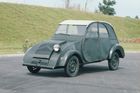 V roce 1937 vyrobil Citroën prvních 20 kusů nového jednoduchého, levného automobilu, který je známý jako projekt TPV. Hlavní požadavky? Schopnost převézt čtveřici lidí a 50 kilo nákladu při maximální rychlosti 50 km/h a co nejvyšším možném komfortu.