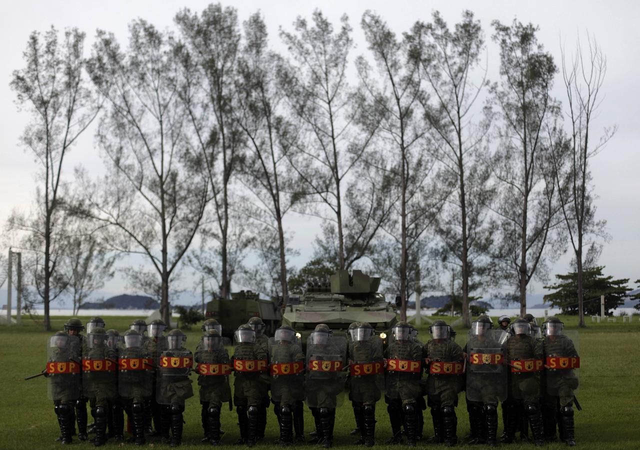 Fotogalerie: Jak vypadají militantní přípravy na fotbalový šampionát v Brazílii