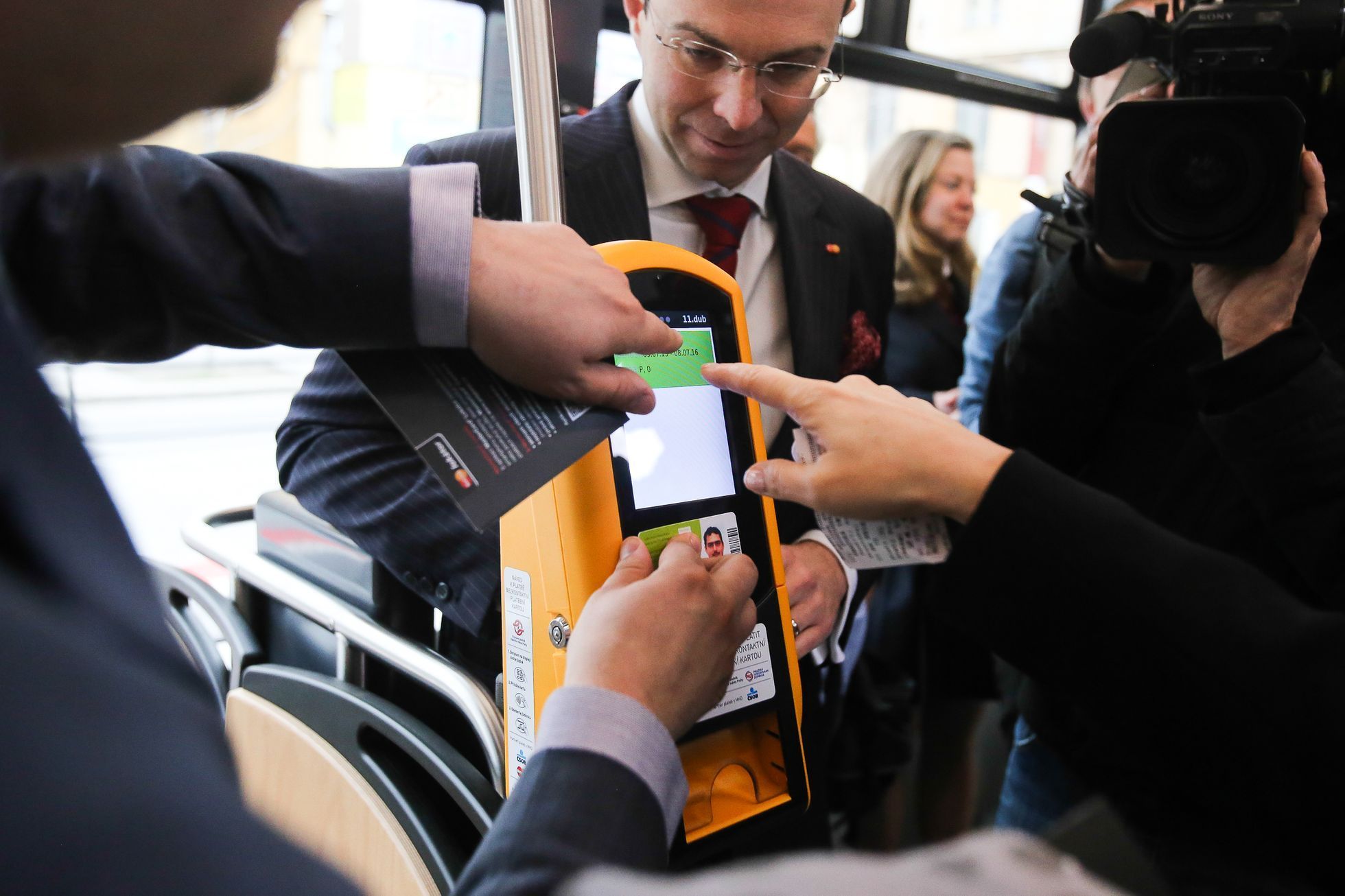 Zavedení bezkontaktní platby jízdného v pražských tram + otevření zrekonstruované tram tratě ve Vršovicích