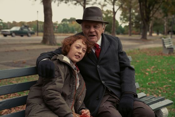 Hrdinu Armaggedon Time hraje Banks Repeta, jeho dědečka ztvárnil Anthony Hopkins. 