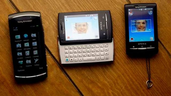 Tři novinky Sony Ericsonu vedle sebe: Vivaz Pro, Xperia X10 Mini Pro a Xperia X10 Mini. Poslední dvě jsou zmenšené verze telefonu s operačním systémem Android.