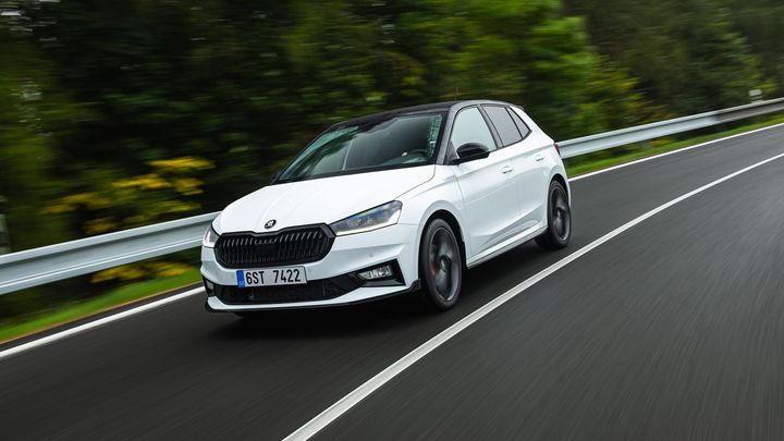 S výroční Fabii můžete i driftovat, radí Škoda. Má vyšší výkon a prvky z rallye; Zdroj foto: Škoda Auto