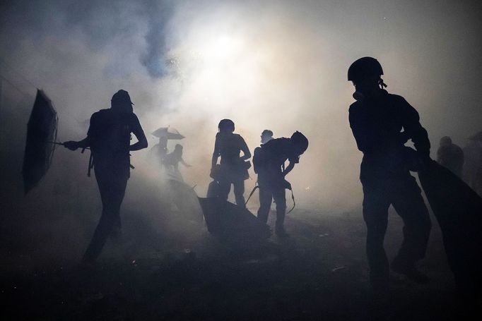 Snímky z loňských protestů v Hongkongu přinesly fotoreportérovi agentury Reuters prestižní Pulitzerovu cenu. 4. 5. 2020