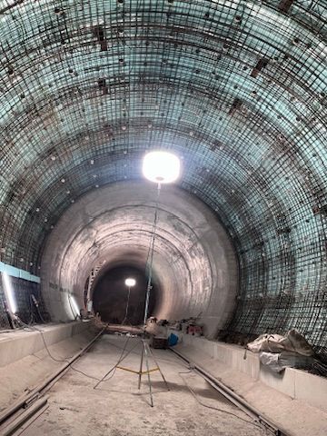 den otevřených dveří stavba metra D úsek Pankrác Olbrachtova