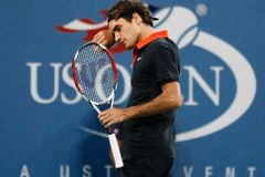 Federer zuřil a napadl rozhodčího. Slyšel to celý svět