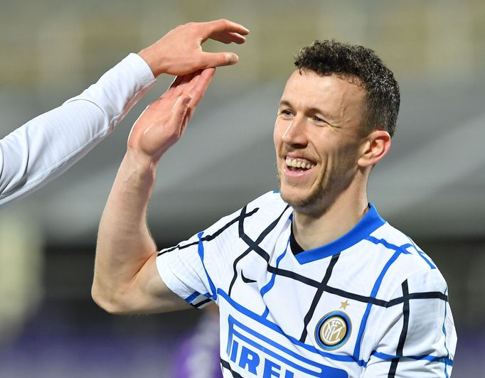 Ivan Perišič z Interu Milán slaví branku v zápase s Fiorentinou.