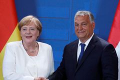 Orbánova proměna: K EU se chová smířlivě. Mohl udělat dohodu s Merkelovou, píše list