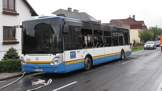 Na okraji Ostravy hořel městský autobus