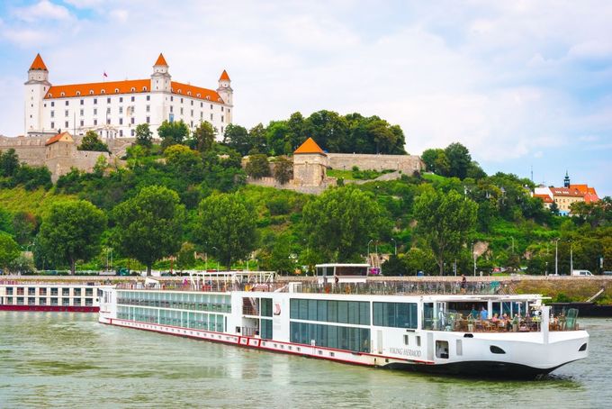 Dunaj, Bratislava, loď
