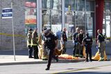 Nejméně deset lidí zemřelo a dalších 15 utrpělo zranění. To je bilance pondělního útoku v Torontu.
