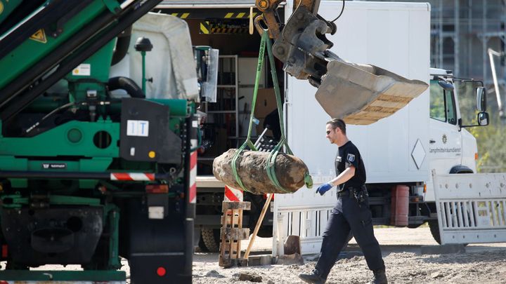 Ve Frankfurtu začala evakuace kvůli bombě z války. Vzdálit se musí 16 500 lidí