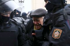 Lukašenko chystá "monstrproces" s už zaniklým spolkem. Chce jím potlačit protesty, říká zakladatel