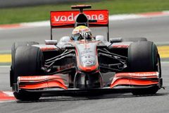 Hamilton vyjel pole position, McLaren má první řadu