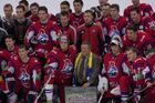 Hokejisté Lokomotivu Jaroslavl přiletěli do Zlína sehrát benefiční utkání na počest tragicky zesnulého místního rodáka Karla Rachůnka.