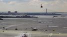 Fire boats spray water in front of the Space Shuttle Enterprise as it floats up the Hudson River June 6, 2012, as it rides past the New York skyline on a barge to be placed at the Intrepid Sea, Air and Space Museum. REUTERS/Lucas Jackson (UNITED STATES - Tags: SCIENCE TECHNOLOGY TRANSPORT) Published: Čer. 6, 2012, 5:11 odp.