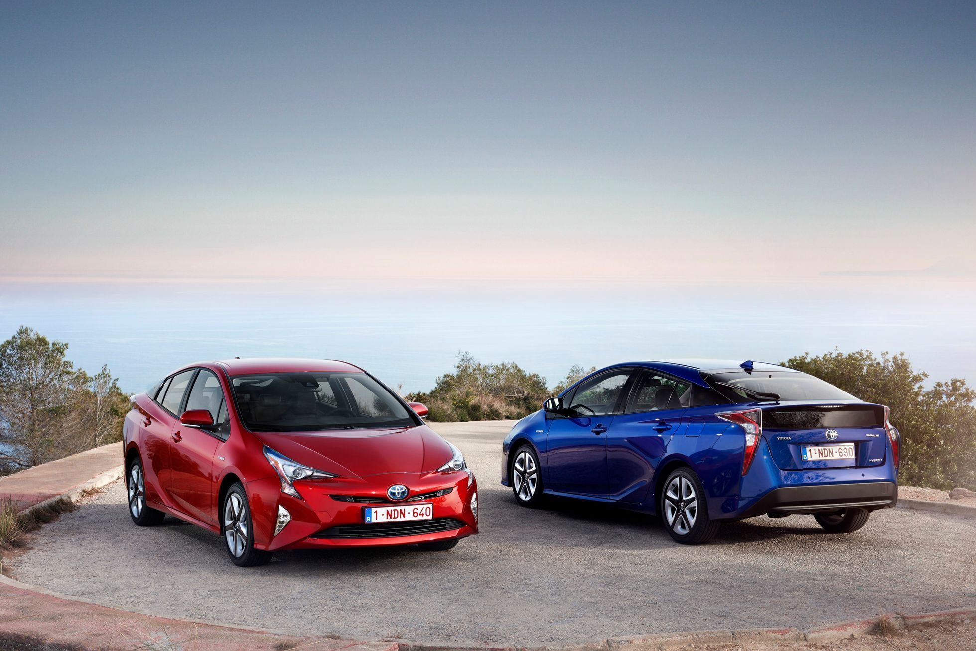 Toyota Prius 2016 - příď a záď