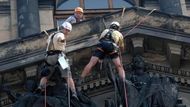 Horolezci kontrolovali stav soch nad tympanonem budovy Národního muzea v Praze. O dva dny dříve odpadla z průčelí muzea část sochařské výzdoby.