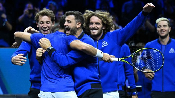 Carlos Alcaraz a jeho evropští spoluhráči slaví triumf v Laver Cupu.