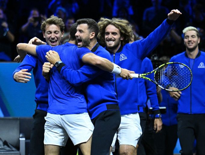 Carlos Alcaraz a jeho evropští spoluhráči slaví triumf v Laver Cupu.