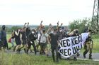Ekologičtí aktivisté pronikli do lomu Vršany. Policie je na místě zadržela