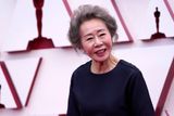 Z hereček ve vedlejší roli nejlepší výkon odvedla třiasedmdesátiletá Youn Yuh-jung v příběhu o asijských imigrantech v USA nazvaném Minari.