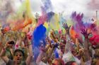 Organizátoři berlínského Holi festivalu se inspirovali hinduistickým festivalem barev, který se každoročně koná v Indii na začátku jara. Lidé mezi sebou rozhazovali balíčky s barvivy.