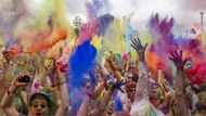 Organizátoři berlínského Holi festivalu se inspirovali hinduistickým festivalem barev, který se každoročně koná v Indii na začátku jara. Lidé mezi sebou rozhazovali balíčky s barvivy.