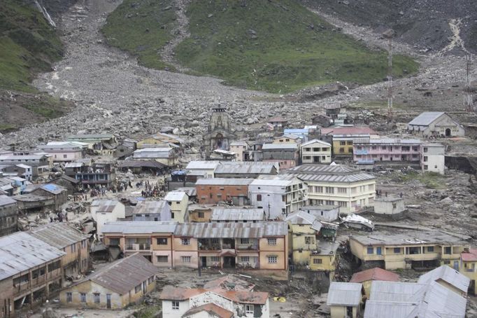 Kedarnath, jeden z mnoha hinduistických chrámů, které zasáhla velká voda.