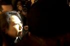 Hongkongskou ministryni spravedlnosti napadli v Londýně demonstranti